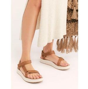NWT Teva Midform Universal Star Sandal siz…